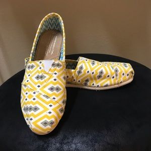 TOMS Slip-ons